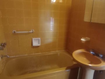 Departamento en alquiler de 1 amb, al frente c/ balcon - Monte Castro