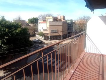 Departamento en alquiler de 1 amb, al frente c/ balcon - Monte Castro