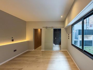Casa de 2 dormitorios con jardín, parrillero, terraza y pileta