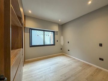 Casa de 2 dormitorios con jardín, parrillero, terraza y pileta