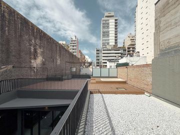 Casa de 2 dormitorios con jardín, parrillero, terraza y pileta
