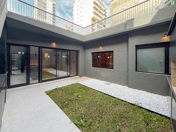 Casa de 2 dormitorios con jardín, parrillero, terraza y pileta