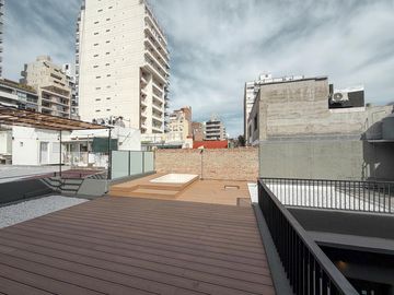 Casa de 2 dormitorios con jardín, parrillero, terraza y pileta