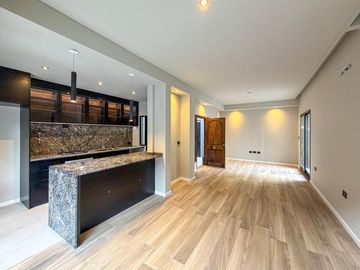 Casa de 2 dormitorios con jardín, parrillero, terraza y pileta