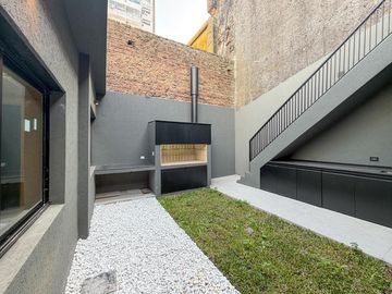 Casa de 2 dormitorios con jardín, parrillero, terraza y pileta