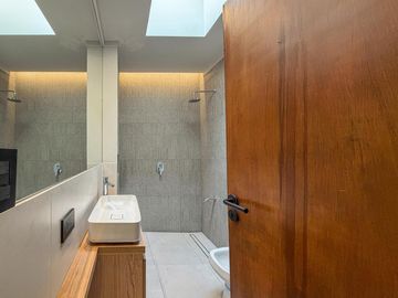 Casa de 2 dormitorios con jardín, parrillero, terraza y pileta