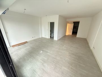 VENTA DOS AMBIENTES DE 62,45MTS CON BALCON EN PISO 7 - BV. CHENAUT - LAS CAÑITAS - PALERMO