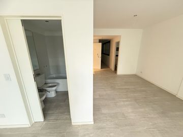 VENTA DOS AMBIENTES DE 62,45MTS CON BALCON EN PISO 7 - BV. CHENAUT - LAS CAÑITAS - PALERMO
