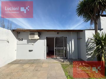 Alquiler Casa con 3 Dormitorios, Garage, Jardín y Quincho con Parrilla - Zona Residencial Muñiz