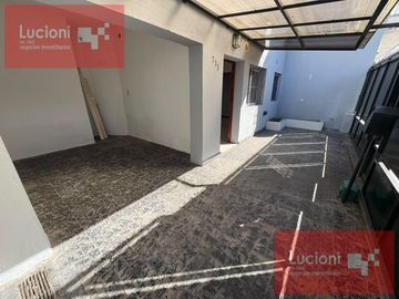 Alquiler Casa con 3 Dormitorios, Garage, Jardín y Quincho con Parrilla - Zona Residencial Muñiz