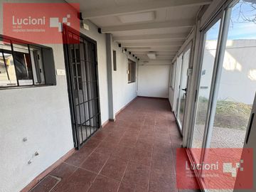 Alquiler Casa con 3 Dormitorios, Garage, Jardín y Quincho con Parrilla - Zona Residencial Muñiz