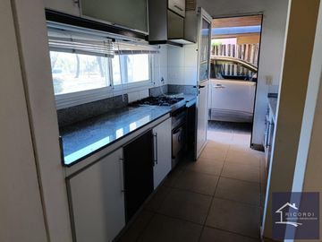 Casa 5 Ambientes en La Madrugada 1