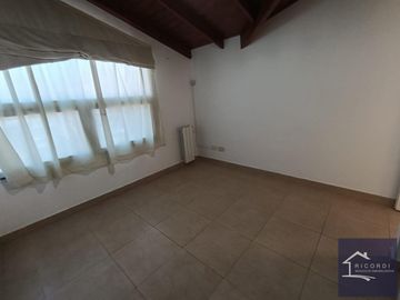 Casa 5 Ambientes en La Madrugada 1