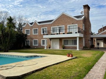 Alquiler Casa 7 amb con pileta y jardin - Punta Chica
