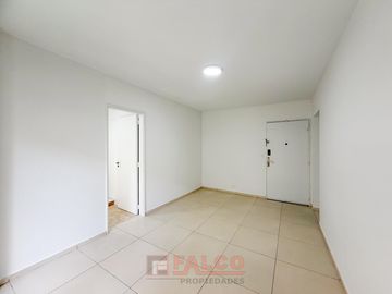 Departamento de 2 ambientes refaccionado a nuevo con patio
