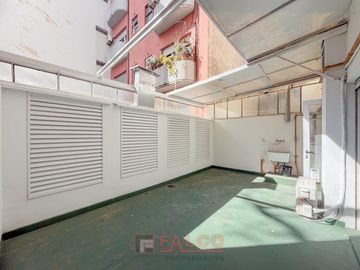 Departamento de 2 ambientes refaccionado a nuevo con patio