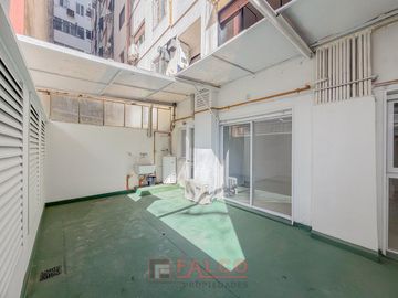Departamento de 2 ambientes refaccionado a nuevo con patio