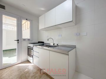 Departamento de 2 ambientes refaccionado a nuevo con patio