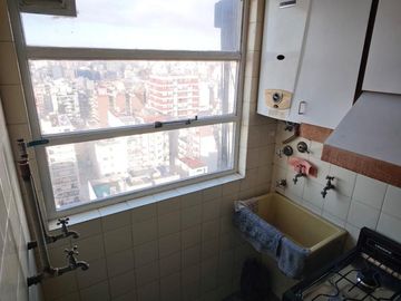 Departamento en alquiler, 2 ambientes con balcón. Seguridad. Lavadero. Sánchez de Bustamante al 400.
