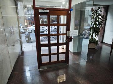 Departamento en alquiler, 2 ambientes con balcón. Seguridad. Lavadero. Sánchez de Bustamante al 400.