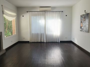 Casa en Venta de 7 ambientes en el barrio Ayres de Pilar. Pilar. GBA Norte