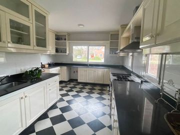 Casa en Venta de 7 ambientes en el barrio Ayres de Pilar. Pilar. GBA Norte