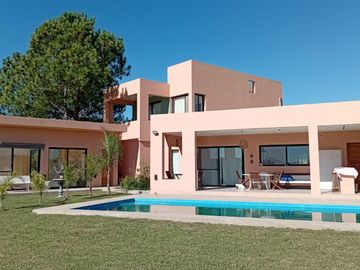 Casa en Venta, 6 Ambientes, en Barrio El Campo Fincas Exclusivas, Campana