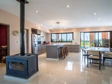 Casa en Venta, 6 Ambientes, en Barrio El Campo Fincas Exclusivas, Campana