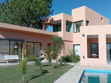 Casa en Venta, 6 Ambientes, en Barrio El Campo Fincas Exclusivas, Campana