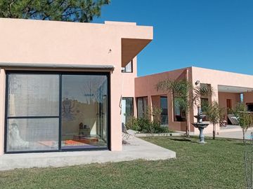 Casa en Venta, 6 Ambientes, en Barrio El Campo Fincas Exclusivas, Campana