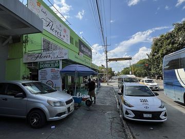 LOCAL COMERCIAL EN RENTA EN LA NOVENA SUR FRENTE A MERCADO DE LOS ANCIANOS