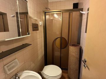 Departamento cuatro ambientes cochera a la venta en Lanus