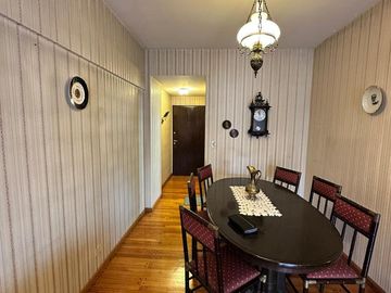 Departamento cuatro ambientes cochera a la venta en Lanus