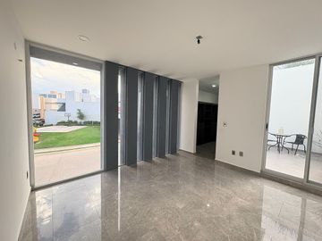 CASA DE TRES NIVELES EN SAN ÁNGEL V - $7.7 MDP