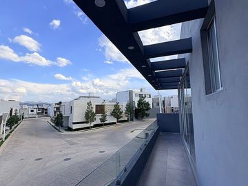CASA DE TRES NIVELES EN SAN ÁNGEL V - $7.7 MDP