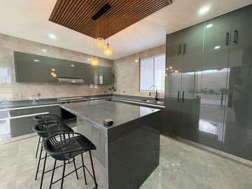 CASA DE TRES NIVELES EN SAN ÁNGEL V - $7.7 MDP