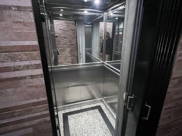 DEPARTAMENTO DE 4 AMBIENTES AL FRENTE CON BALCÓN EN FLORES