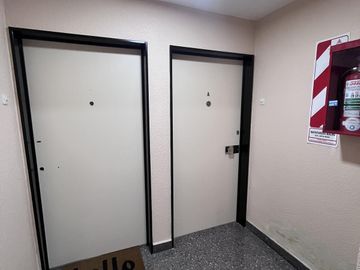 DEPARTAMENTO DE 4 AMBIENTES AL FRENTE CON BALCÓN EN FLORES