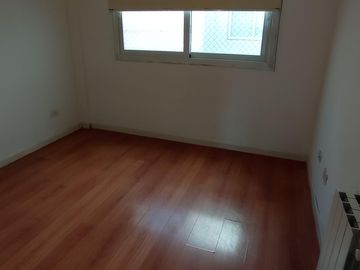 Departamento de 3 ambientes con Balcón - Baulera - SUM - en Alquiler en Flores