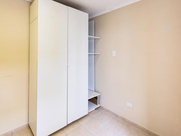 1 Dormitorio y medio a metros de Plaza España y Ciudad Universitaria