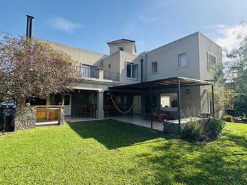 Casa en Esquina - Barrio la caballeriza