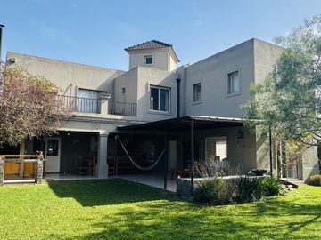 Casa en Esquina - Barrio la caballeriza