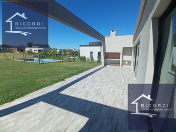 Venta Casa con 3 dormitorios en Medal Country Club
