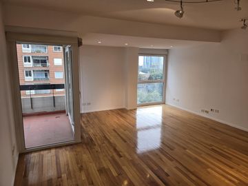 Av. del Libertador 8400. Piso alto. Vista al Rio.  Tres ambientes en duplex. Cochera.