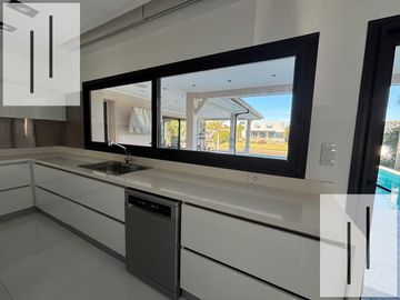 Casa en Alquiler amoblada EL yacht Nordelta 4 dormitorios