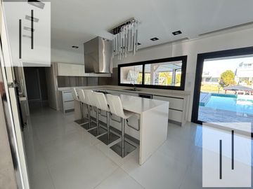 Casa en Alquiler amoblada EL yacht Nordelta 4 dormitorios