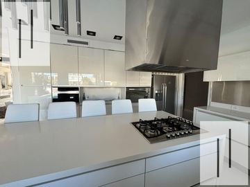 Casa en Alquiler amoblada EL yacht Nordelta 4 dormitorios