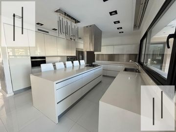 Casa en Alquiler amoblada EL yacht Nordelta 4 dormitorios