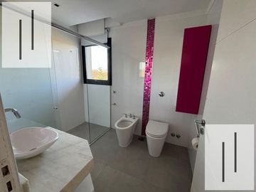 Casa en Alquiler amoblada EL yacht Nordelta 4 dormitorios