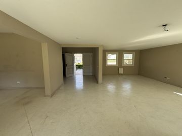 Casa en Venta 5 Ambientes en Senderos 1 - Pilar